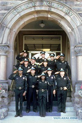 警察学校：<span style='color:red'>电</span><span style='color:red'>视</span><span style='color:red'>剧</span>版 Police Academy: The Series