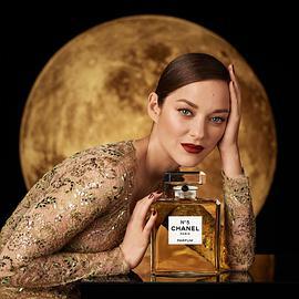 <span style='color:red'>月球</span>曼舞 Chanel N°5: Dancing on the Moon