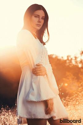 Lana Del Rey: White Dress